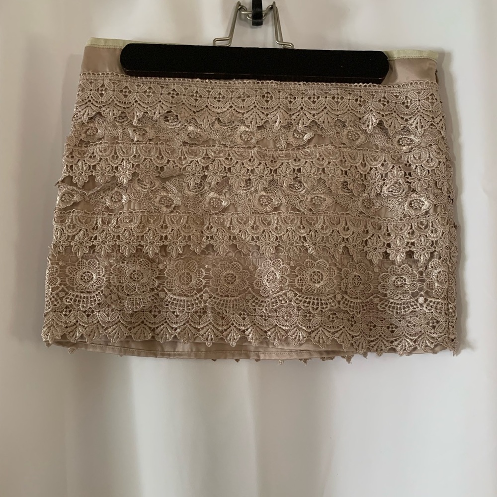 NWOT Sans Souci size small tan skirt with lace. Can be casual or dressy.
